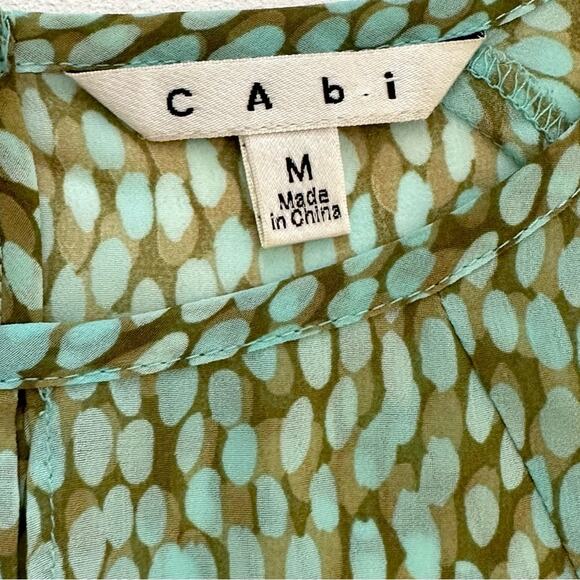 CAbi Blouse Top Green Pebble Print Short Sleeve Top Blouse Size Medium #602 - Picture 2 of 9